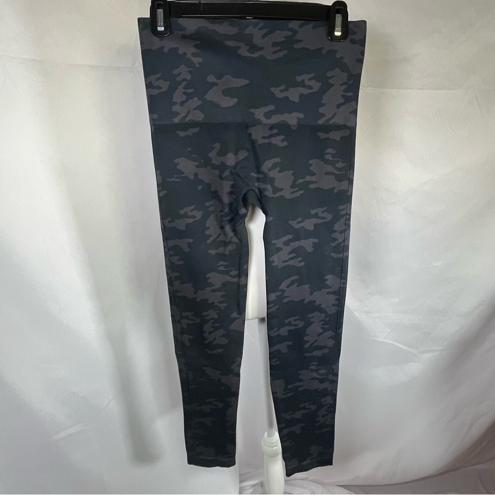 SPANX Look at Me Now‎ Seamless Leggings Green/Gray Camouflage Size XL Slimming - Picture 2 of 7
